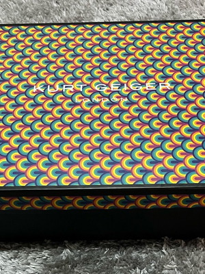 Kurt Geiger London κουτί δώρου και αποθήκευσης με σχέδιο Rainbow