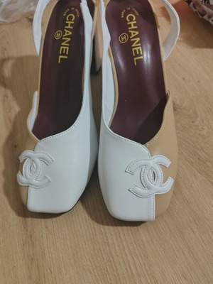 Chanel vintage leather pumps new, white and beige