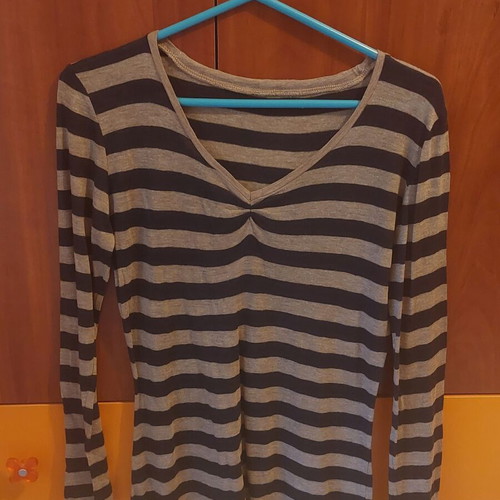 Max Mara wool striped blouse with V-neck like new, long sleeves