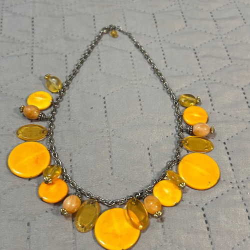 Necklace with yellow-mustard stones like new