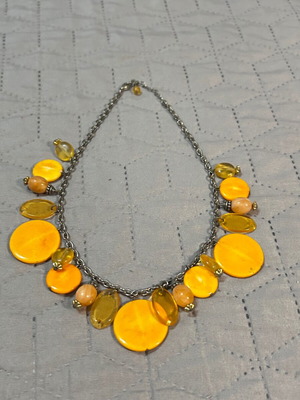 Necklace with yellow-mustard stones like new
