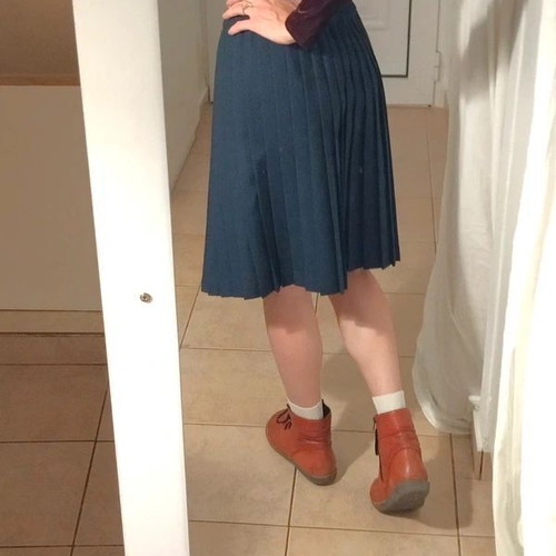 Crist pleated skirt like new, navy blue, size M/L