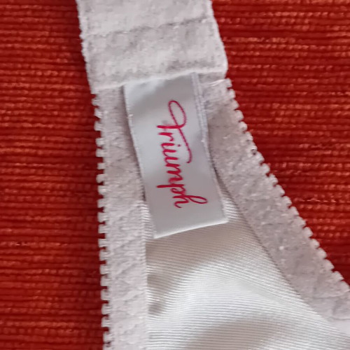 Triumph bra size 80C beige like new