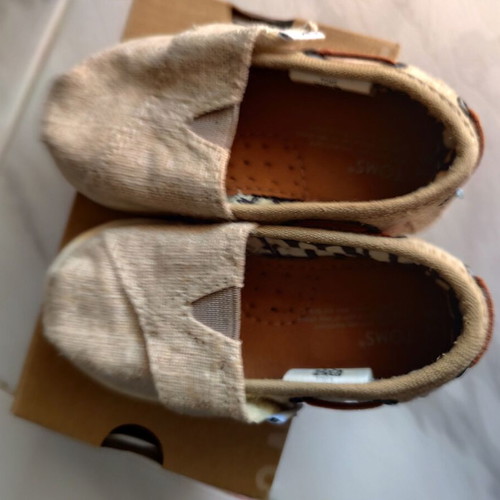 Toms kids espadrilles beige size 21 like new