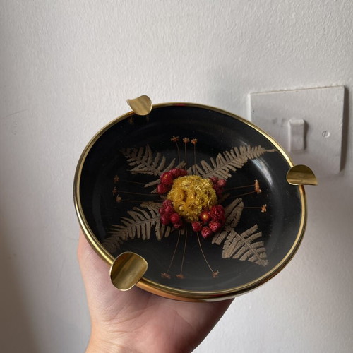 Vintage resin ashtray with dried flowers and gold details