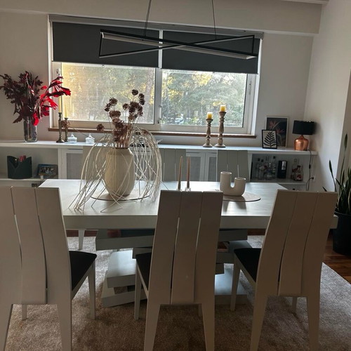 Solid wood Italian dining set extendable with 6 chairs like new