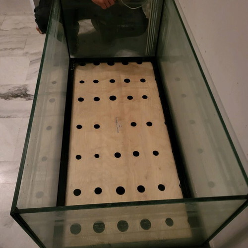 Aquarium used 400 liters with dimensions 127x63x50 cm