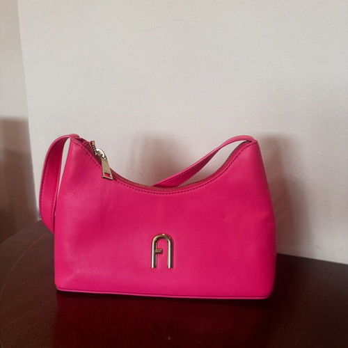 Furla Diamante shoulder bag like new, small size, pink