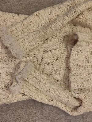 Morgan turtleneck sweater like new, white