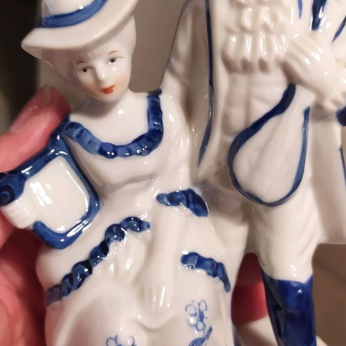 Porcelain decorative couples like new, set of two pieces