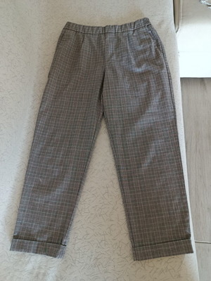 Pull & Bear women's checked pants like new, ankle length, black and gray, size M