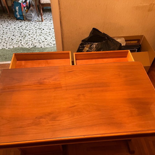 Solid wood desk from African walnut like new with glass top 120x60