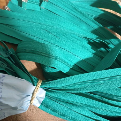 Plastic separating zippers green petrol 60 points, 26 pieces new