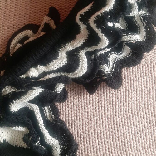 Crop top knitted blouse used, worn once, black H&M size M