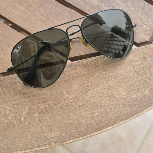 Γυαλιά ηλίου Ray-Ban μεταχειρισμένα, μεταλλικός μαύρος σκελετός, σκούροι φακοί
