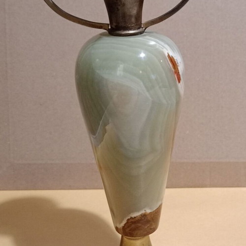 Decorative onyx with bronze used