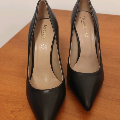 Black pumps like new, size 36, worn once
