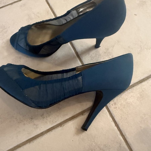 Nine West peep toe suede women's heels used, turquoise