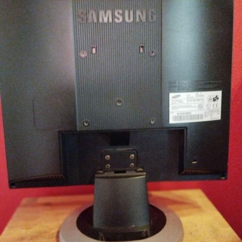 Samsung SyncMaster 713n 42" PC monitor new