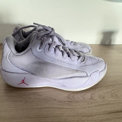 Jordan basketball shoes used, purple, size 38.5
