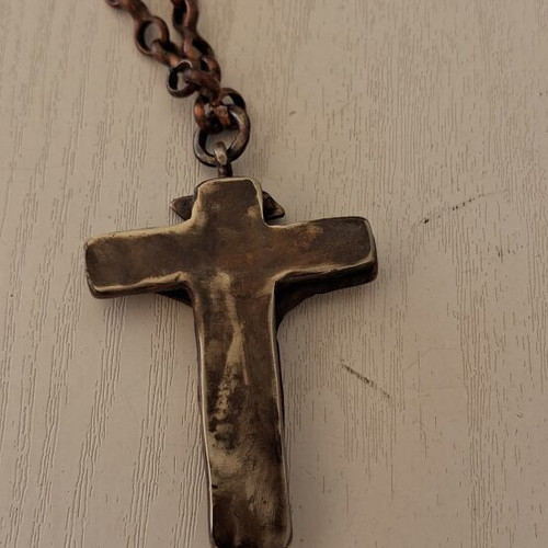 Cross pendant with octagonal chain, Artekko