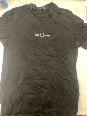 Fred Perry t shirt size M like new, black
