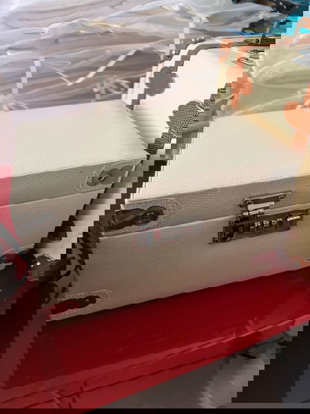 Μικρο βαλιτσάκι δερματίνη με καθρεφτη