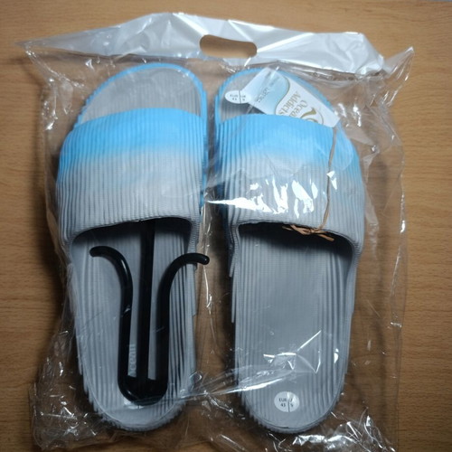 Ocean Addicts slides grey and blue