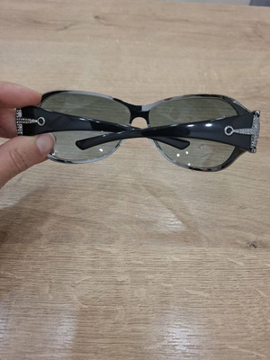 Gucci sunglasses like new, gray