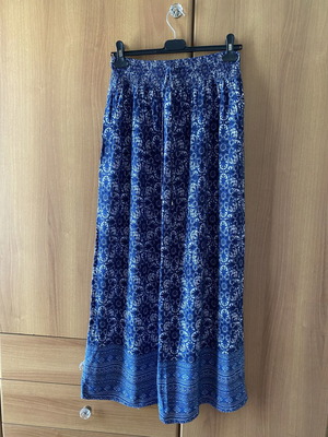 David Jones long floral skirt M 38 10 new, white and blue