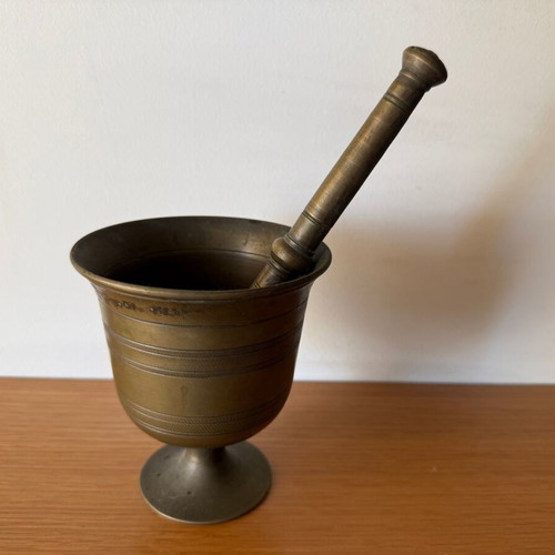 Bronze mortar and pestle, 11.5 x 10 cm
