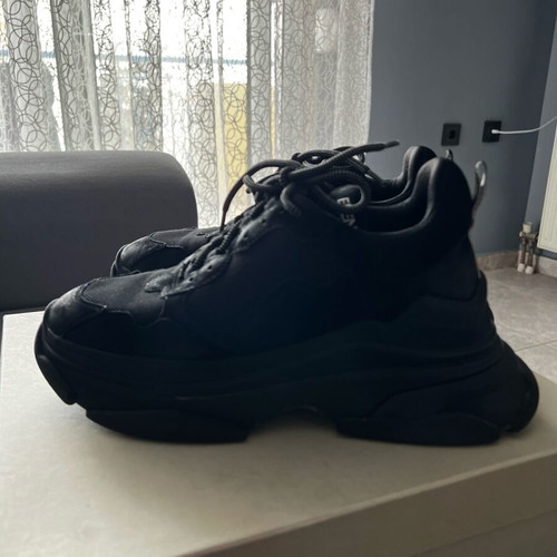 Elena Iachi black platform sneakers like new, size 39