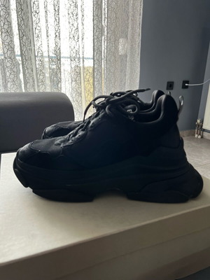 Elena Iachi black platform sneakers like new, size 39