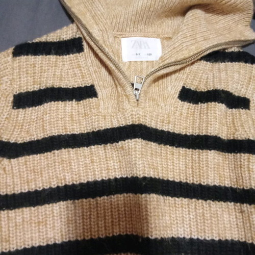 Zara warm sweatshirt 6-7 years with zipper like new, black and beige