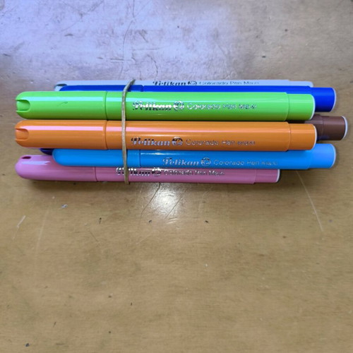 School supplies painting set like new, 25 chalks, 71 markers
