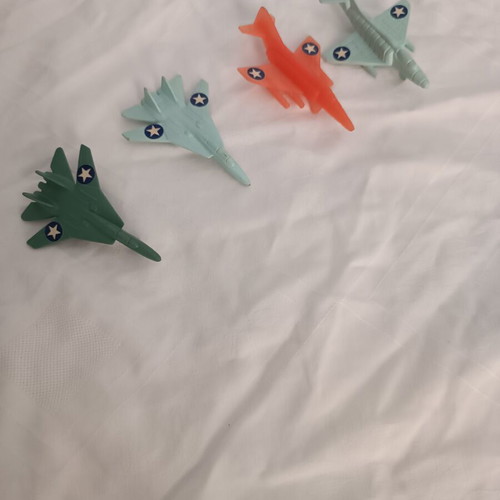 Collectible airplanes pack of 4, like new, assorted colors