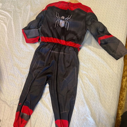 Spider-Man No Way Home V3 Deluxe Costume Medium like new, 5-6 years