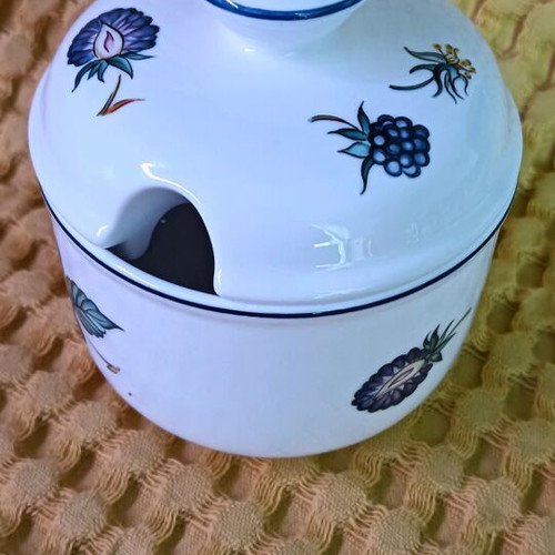 Villeroy & Boch cup and sugar bowl like new, porcelain with patterns