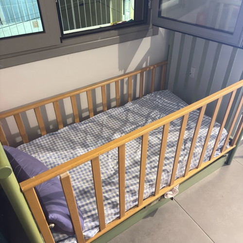 Baby crib like new with mattress and storage space