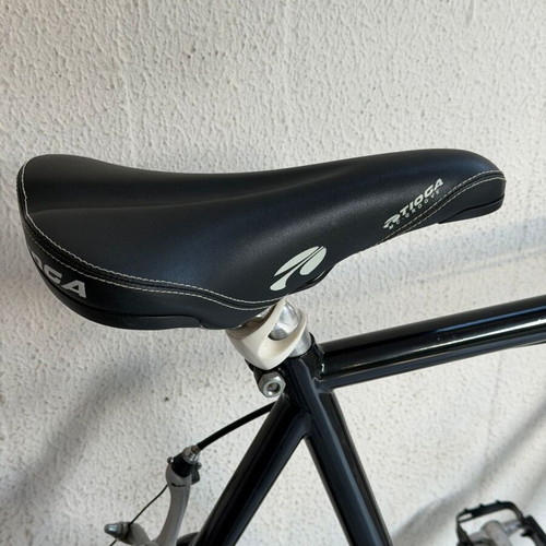 Vintage road bike used, black with gears