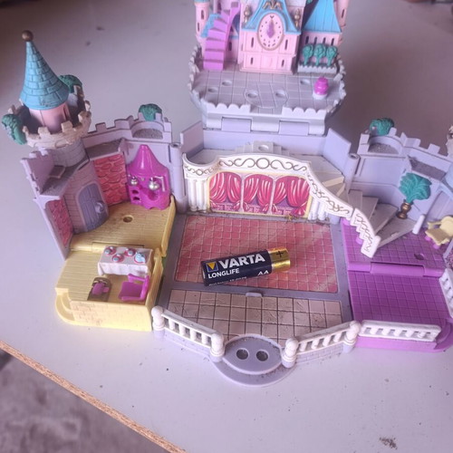 Polly Pocket Disney Cinderella's Castle 1995 like new with working lights