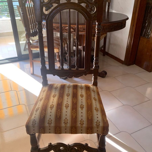 Round dining table with 6 chairs used, carved legs, 1.15m