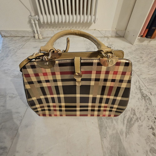 Gongca Checked Shoulder and Handbag with Gold Details like new