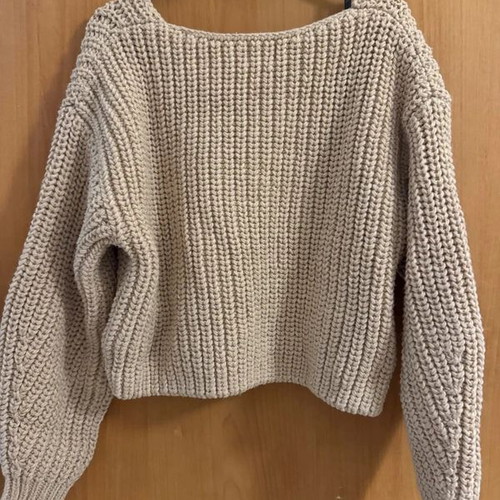 H&M sweater used, beige knit with elegant V-neck