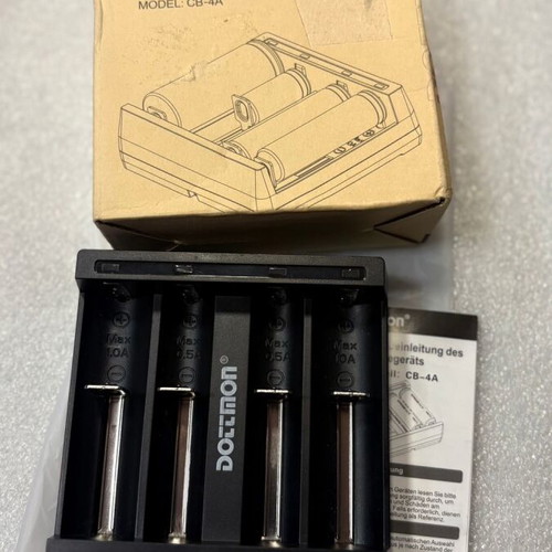 Dottmon LED 4-Slots Intelligent Universal Battery Charger new