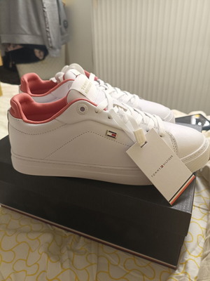 Tommy Hilfiger women's sneakers new size 38 white red