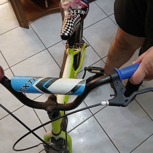 Children's Bicycle used, unisex for ages 6 to 8 with V-Brakes