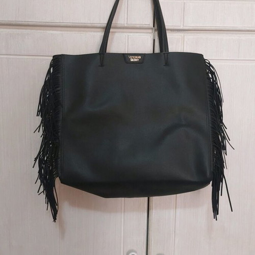 Victoria’s Secret shoulder bag used, black with fringes