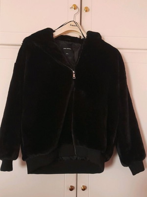 Fur bomber jacket with hood Pink Woman like new, size medium/large, black