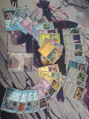 Πακέτο 30 ανάποδες κάρτες Pokemon και 1 EX κάρτα